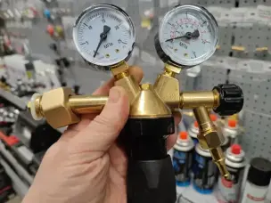 Універсальний редуктор АР-40/У-30V ДМ з відсічним вентилем