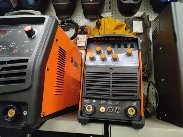 Аргоновий апарат для зварювання алюмінію Jasic TIG-200P AC/DC (E20101)