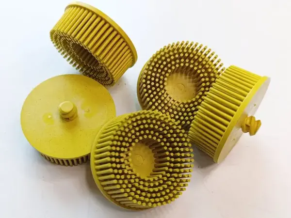 Абразивный щеточный диск WorkMan Bristle Р80 желтый под Roloc